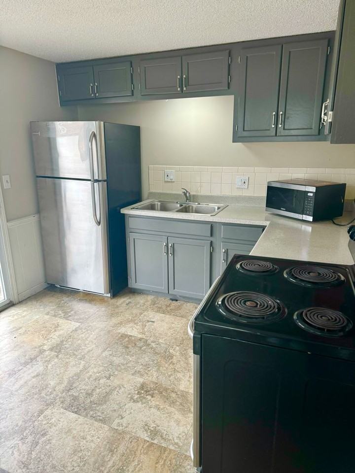 9125 Grand Ave - Photo 4 of 21