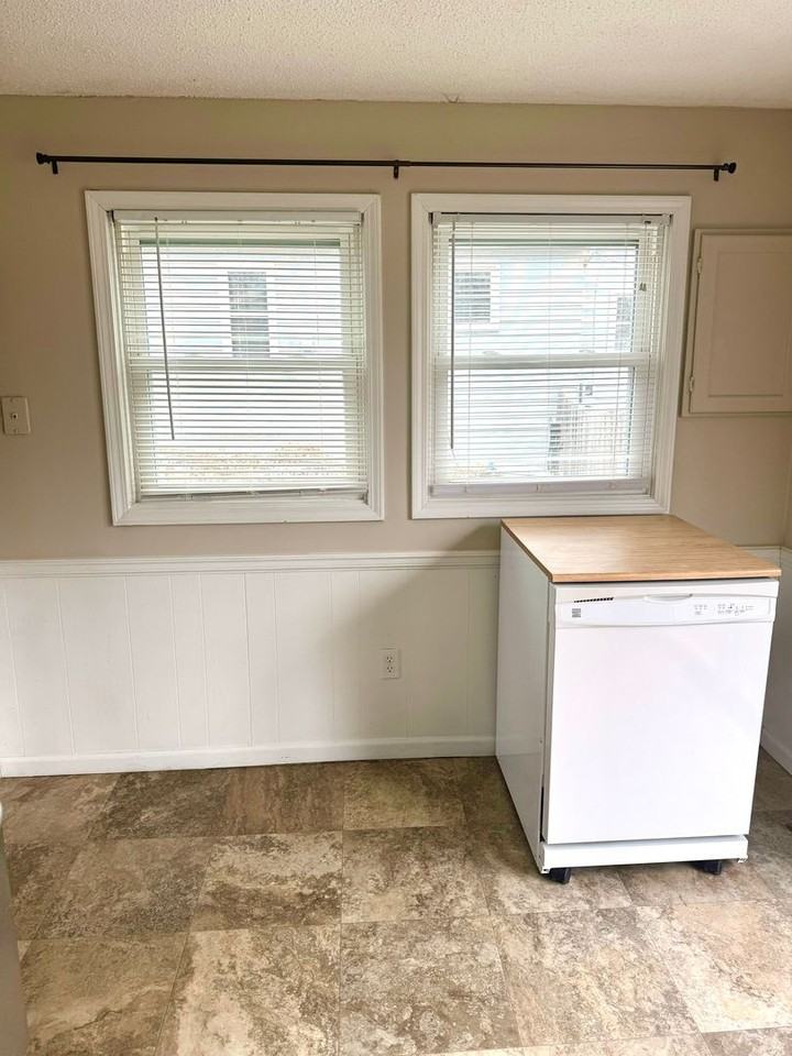 9125 Grand Ave - Photo 5 of 21