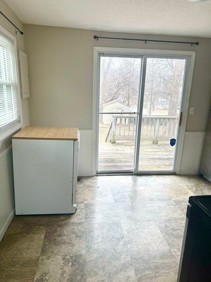 9125 Grand Ave - Photo 6 of 21