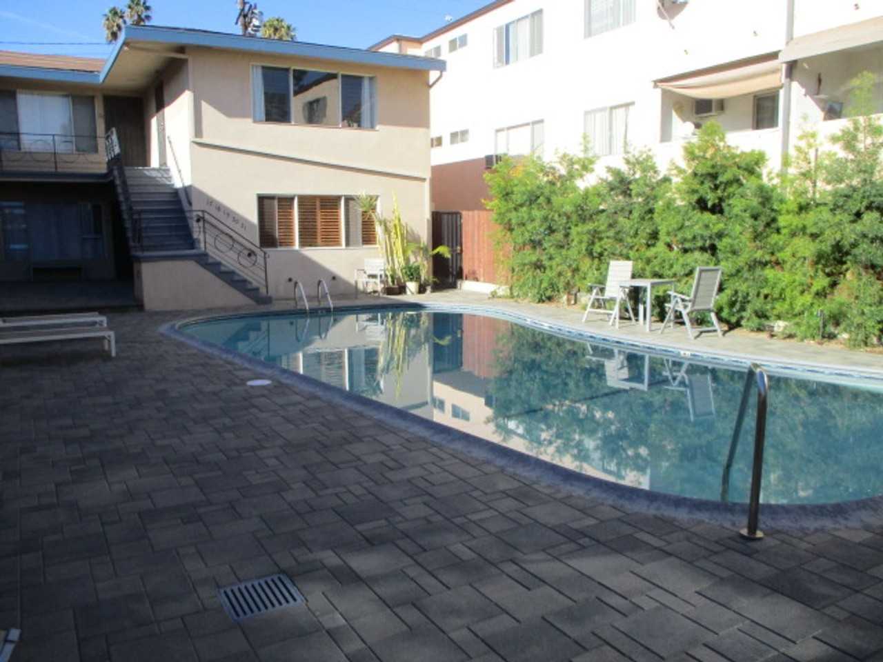1435 N Fairfax Ave - Photo 2 of 14