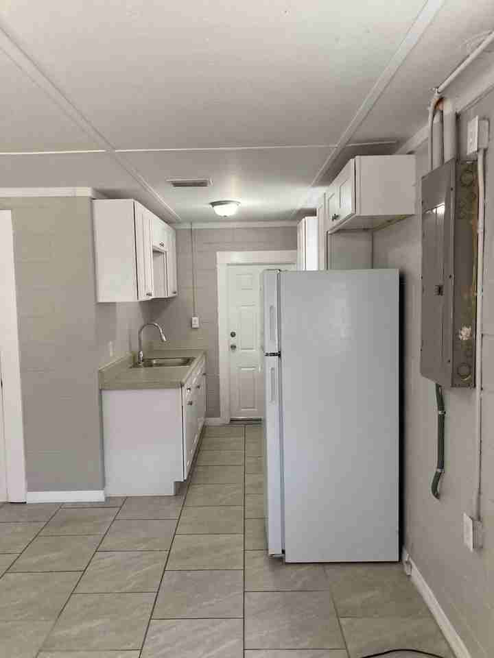 12 Nw 16th Ct - Photo 5 of 13