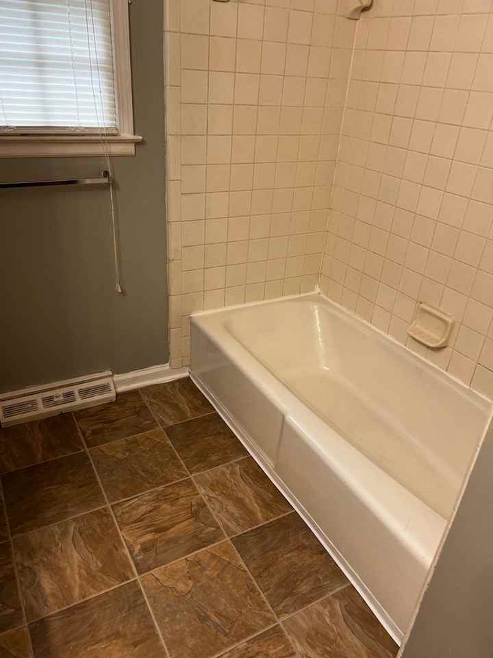 669 Bishop Dr - Photo 2 of 19