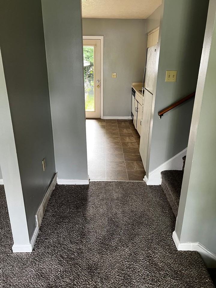 669 Bishop Dr - Photo 3 of 19