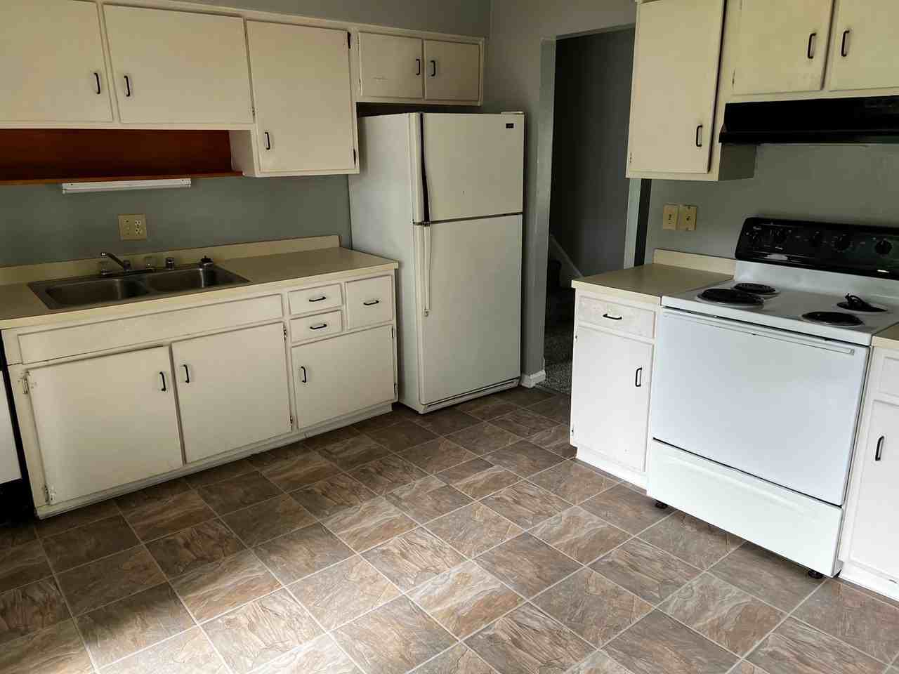 669 Bishop Dr - Photo 5 of 19