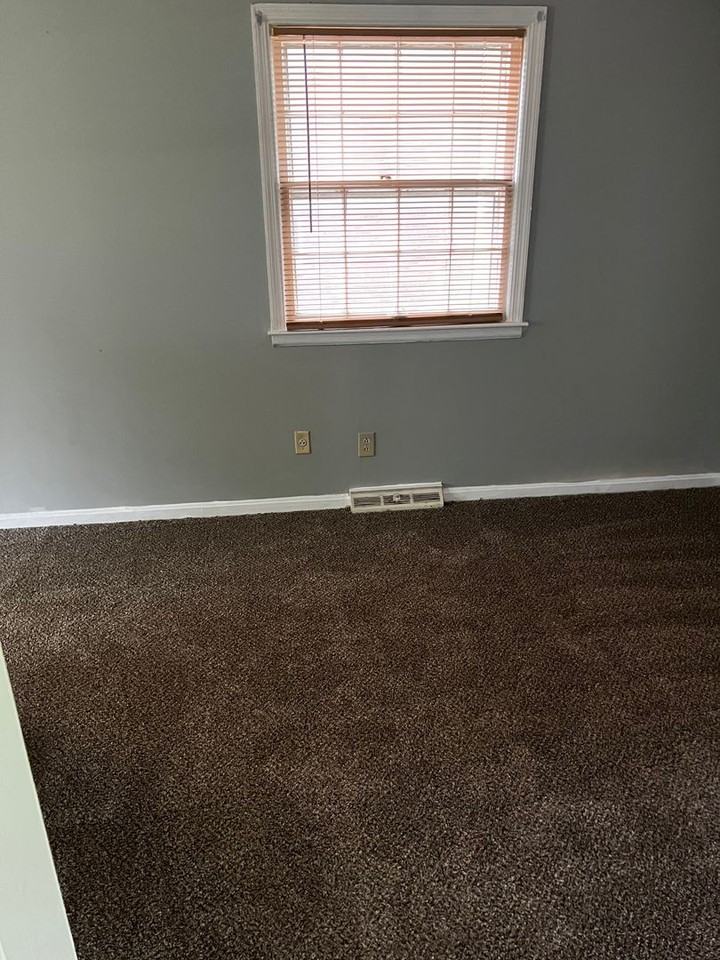 669 Bishop Dr - Photo 6 of 19