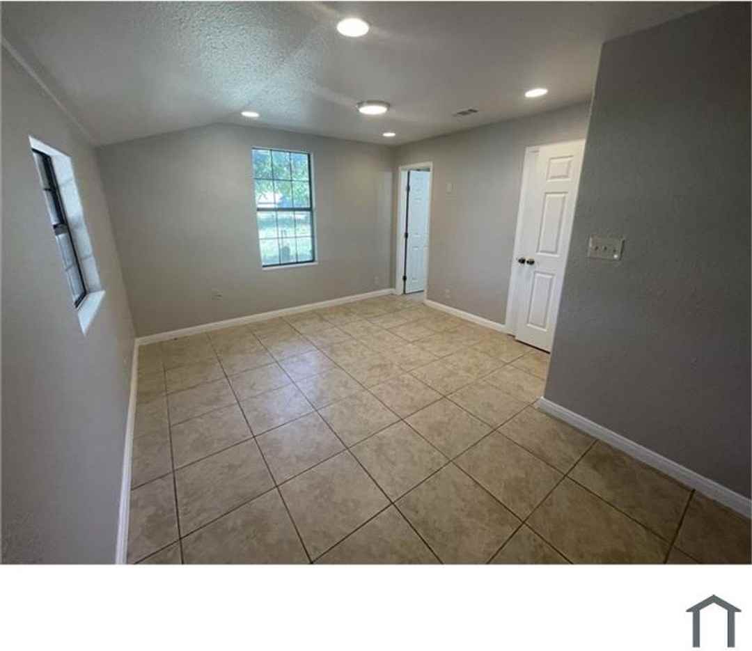 608 E 19th St - Photo 6 of 16