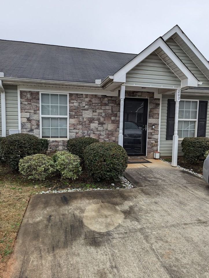 135 Harvest Ct - Photo 2 of 15