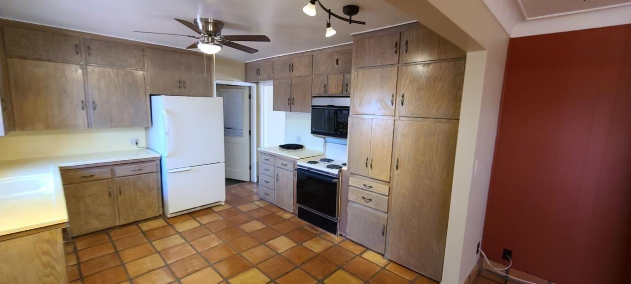 5918 West Alice Avenue - Photo 2 of 7