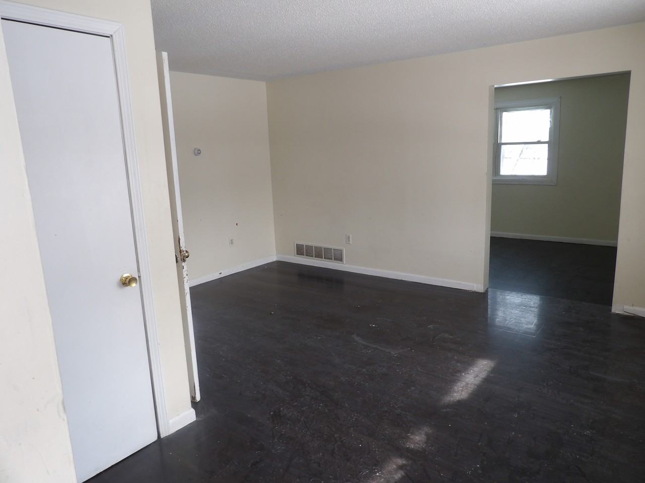 234 E Ferry St - Photo 2 of 19