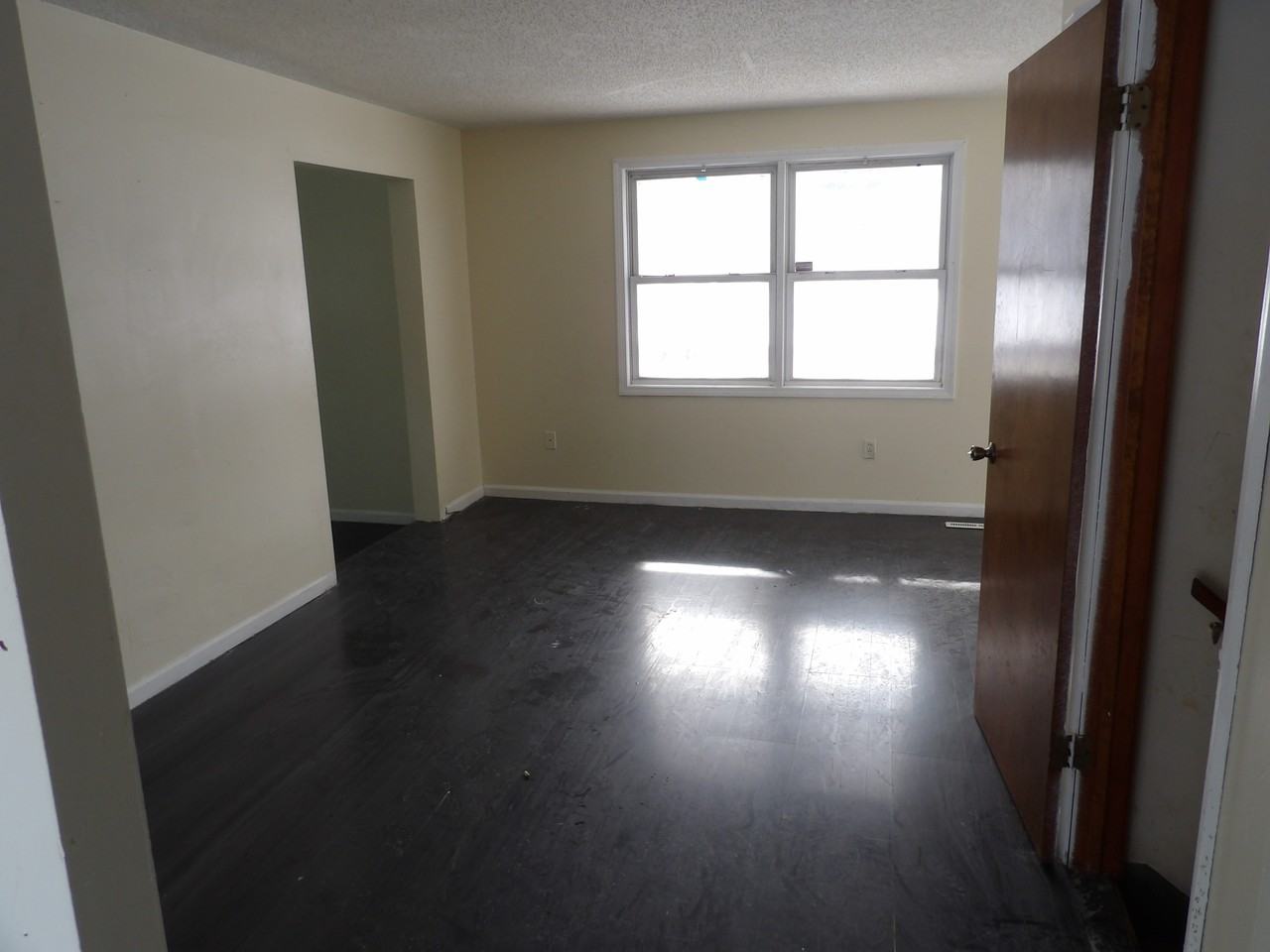 234 E Ferry St - Photo 3 of 19