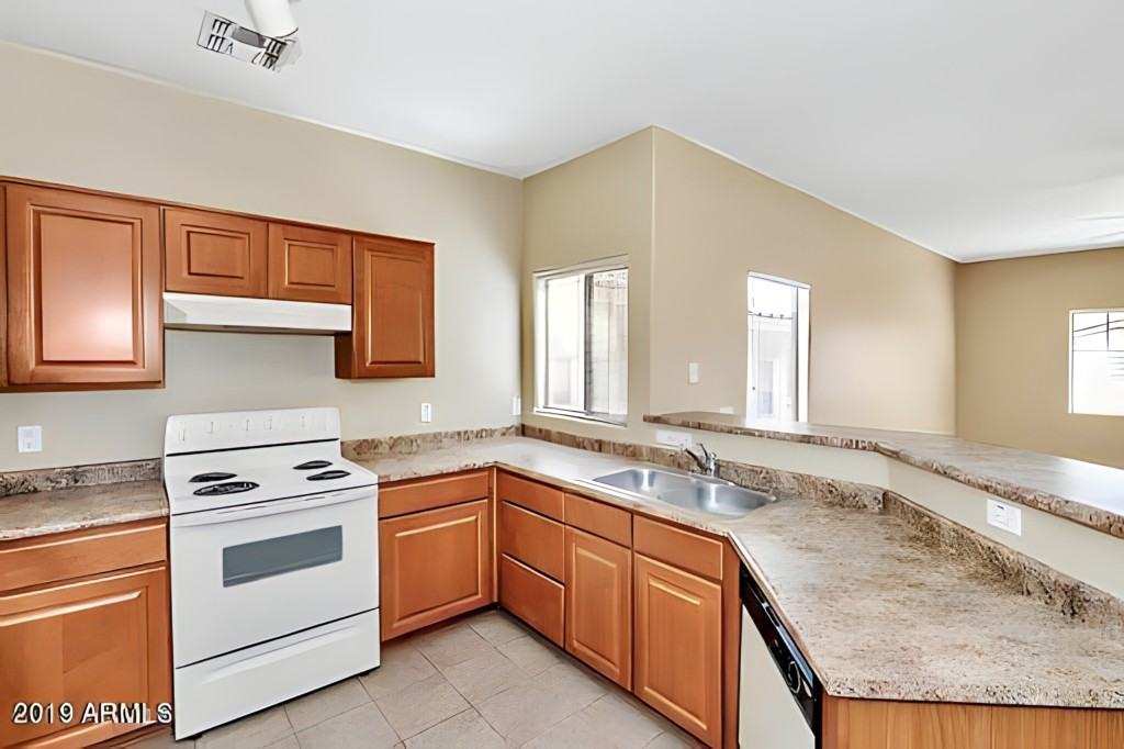 525 N Miller Rd #203A - Photo 3 of 16