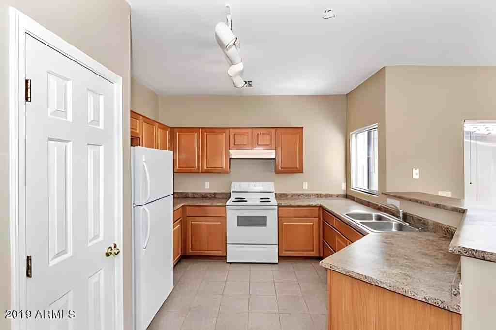 525 N Miller Rd #203A - Photo 4 of 16