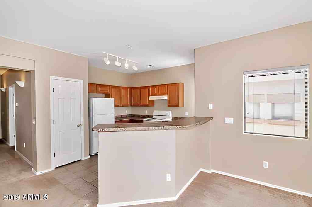 525 N Miller Rd #203A - Photo 5 of 16