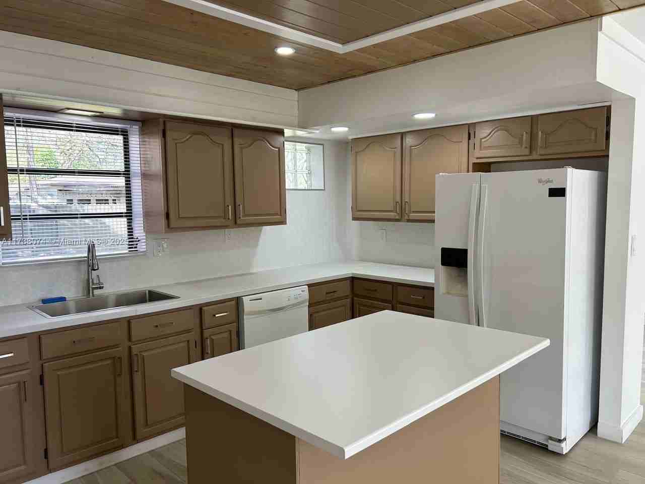 6853 Sw 13th St - Photo 2 of 8