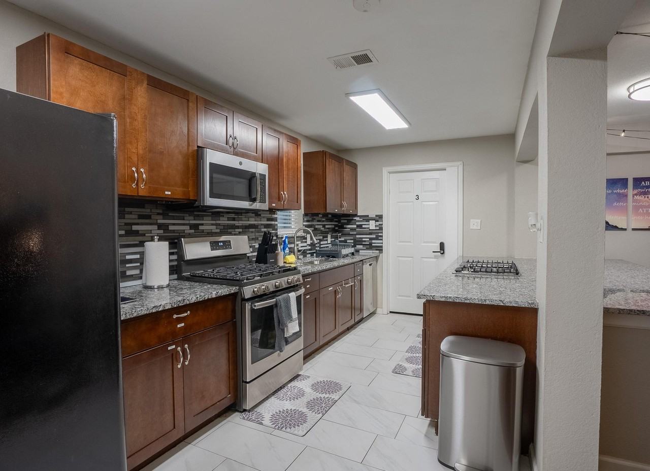 Foxcroft Cir - Photo 6 of 13