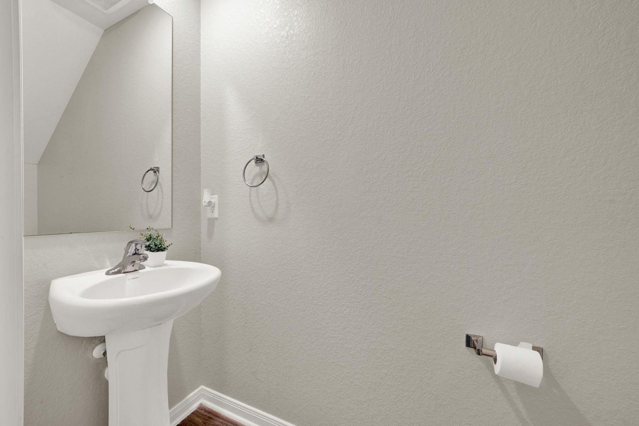 Latour Vly - Photo 2 of 19