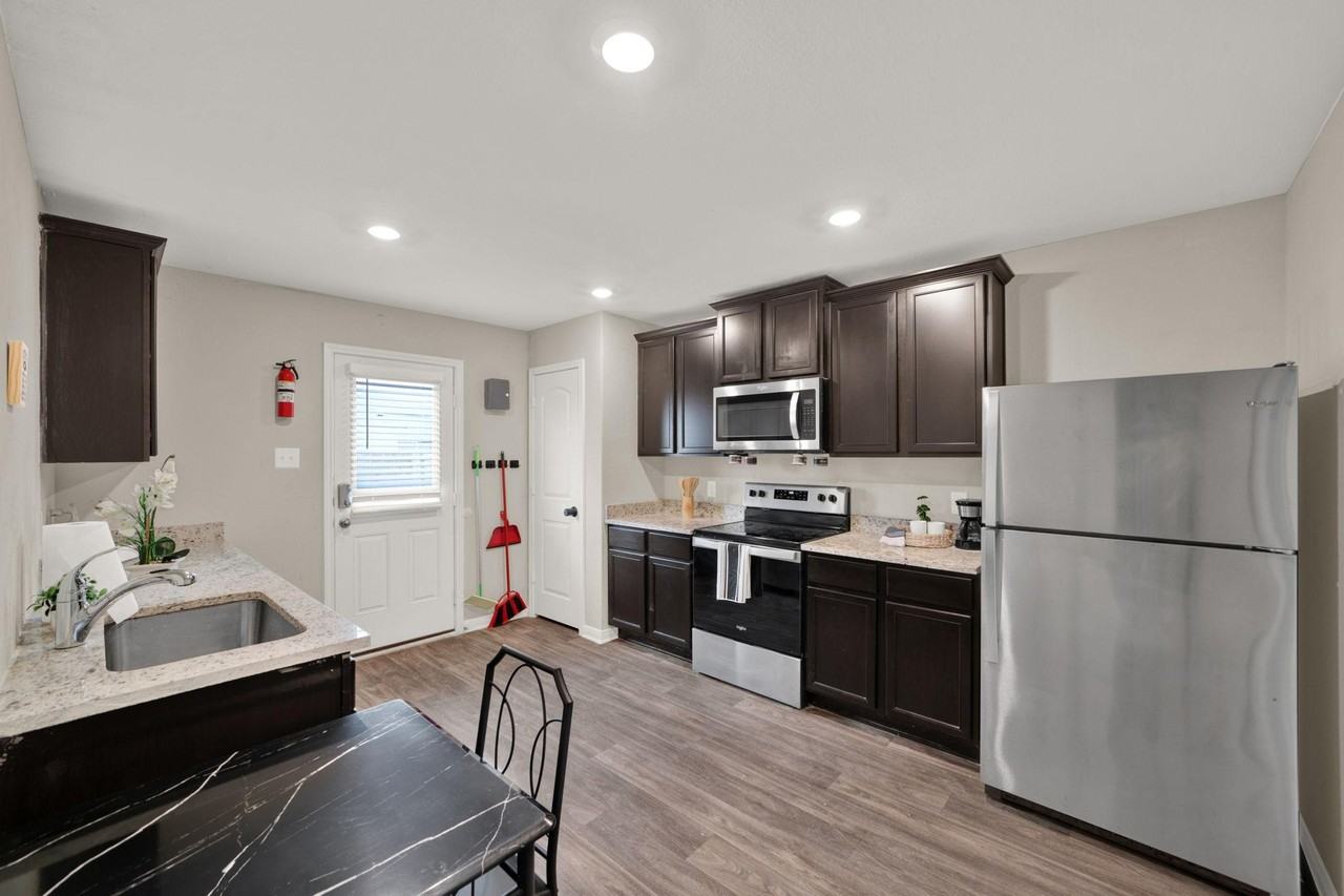 Latour Vly - Photo 4 of 19