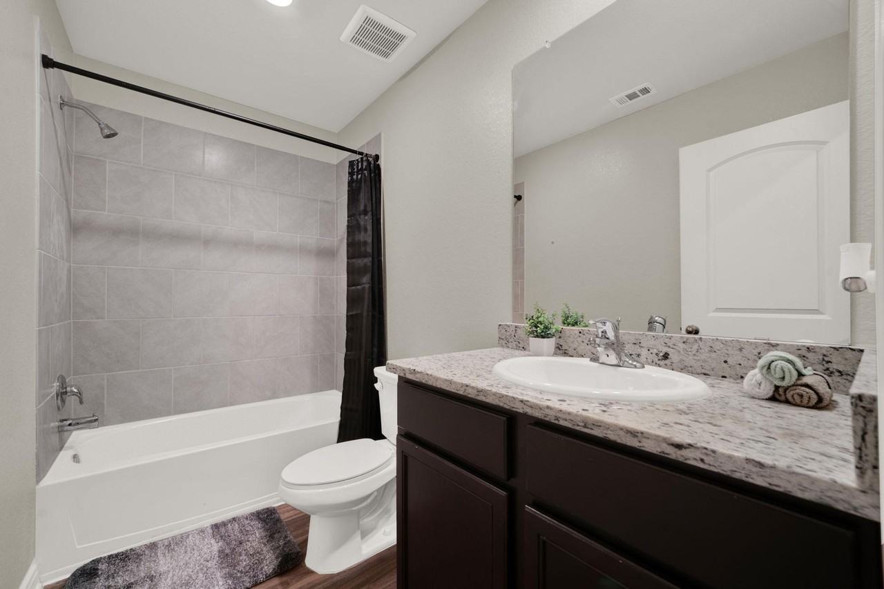 Latour Vly - Photo 7 of 19