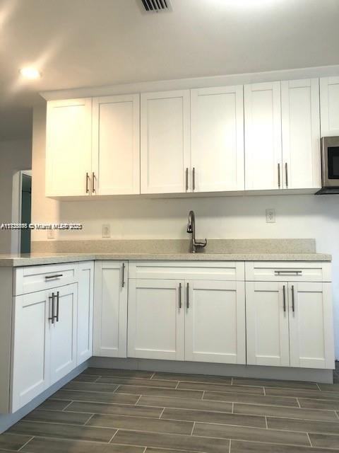 215 Sw 10th St - Photo 3 of 8