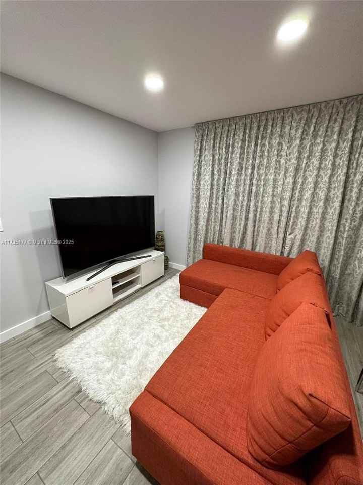 1507 Hollywood Blvd #BACK - Photo 2 of 8