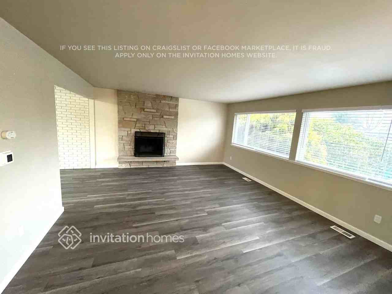 8047 S 117th St - Photo 2 of 15