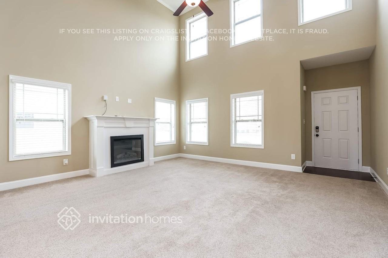 2921 Cason Ln - Photo 2 of 16