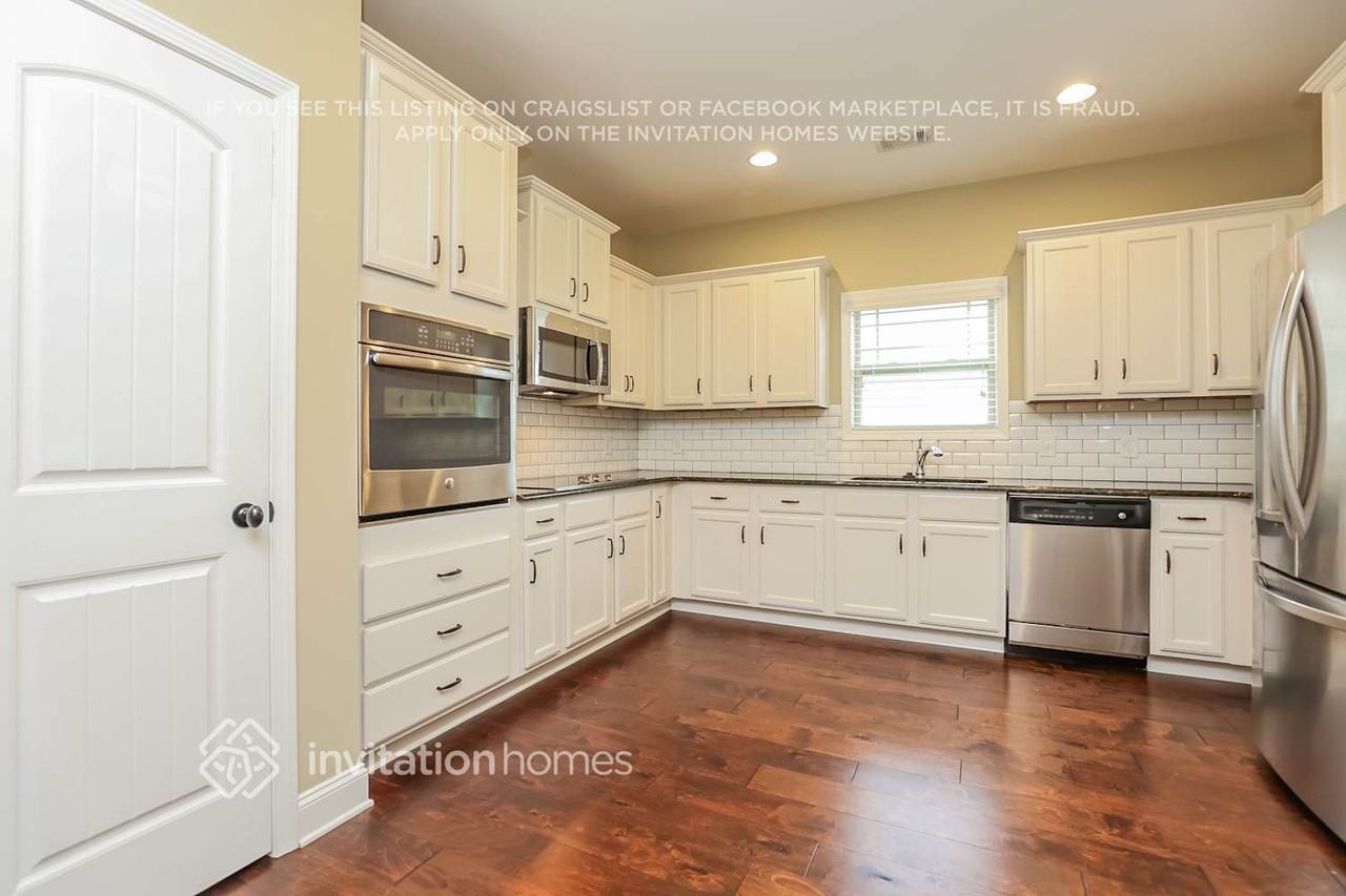 2921 Cason Ln - Photo 5 of 16