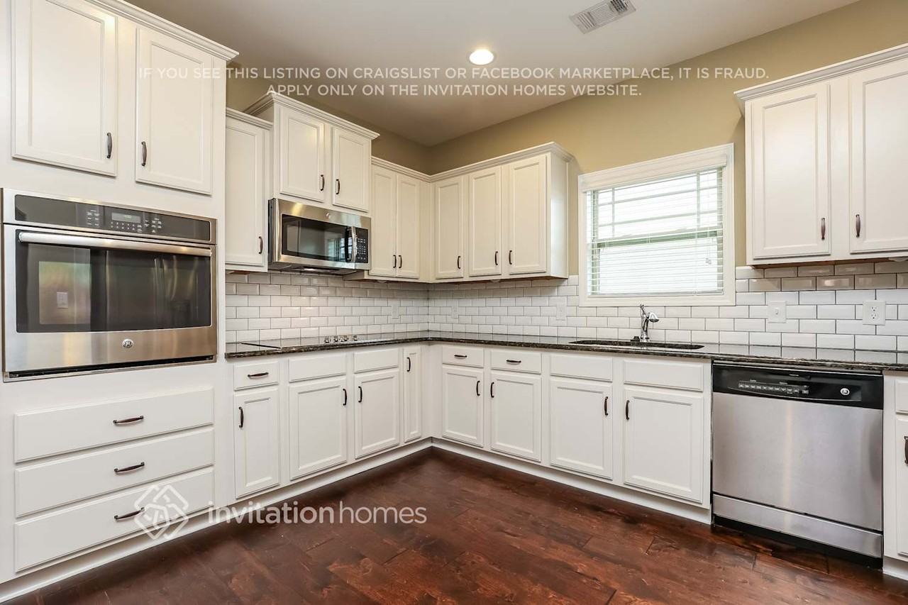 2921 Cason Ln - Photo 6 of 16