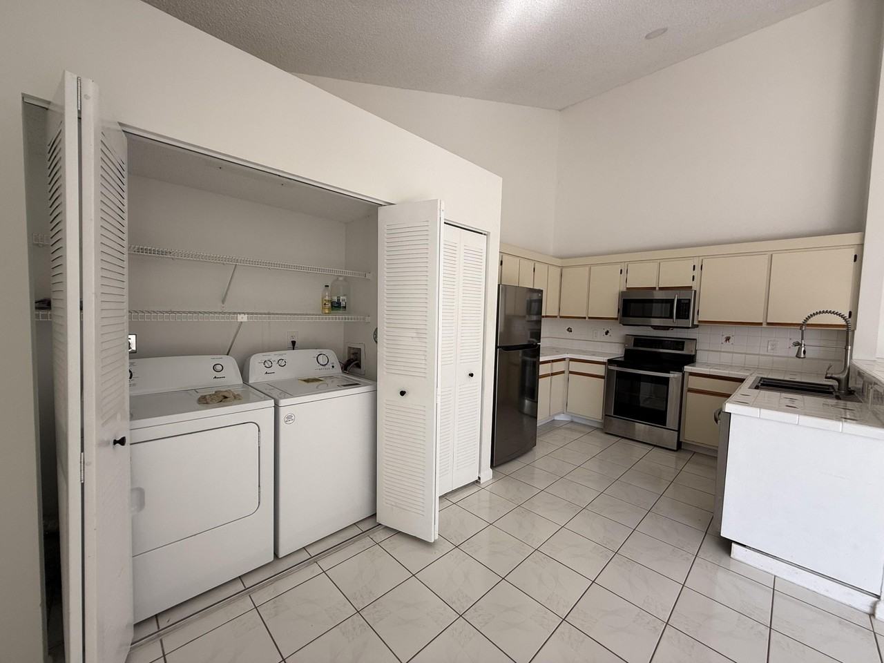 4345 Woodstock Dr - Photo 4 of 12