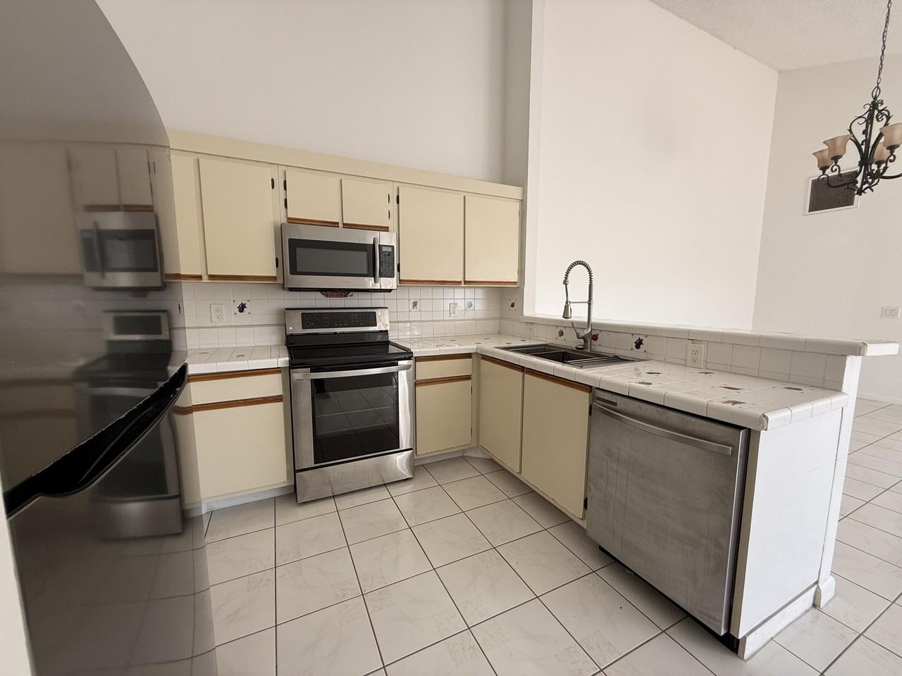 4345 Woodstock Dr - Photo 5 of 12