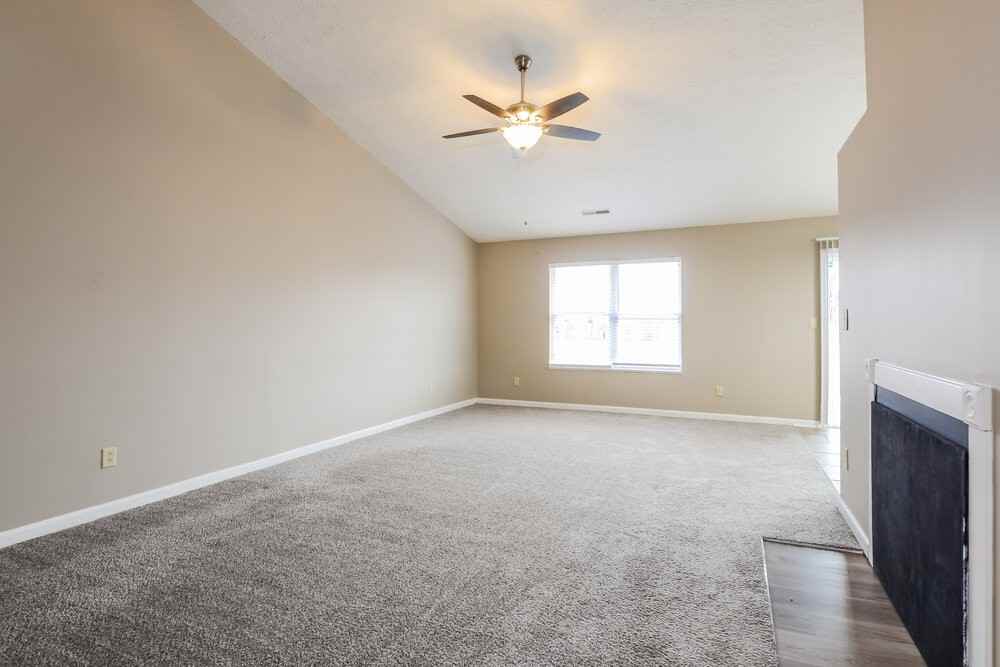 748 Hollowood Ln - Photo 3 of 16