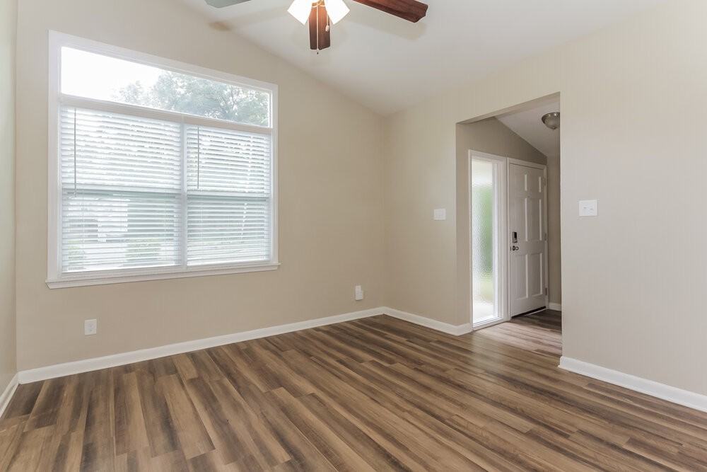 5401 Venado St - Photo 4 of 16