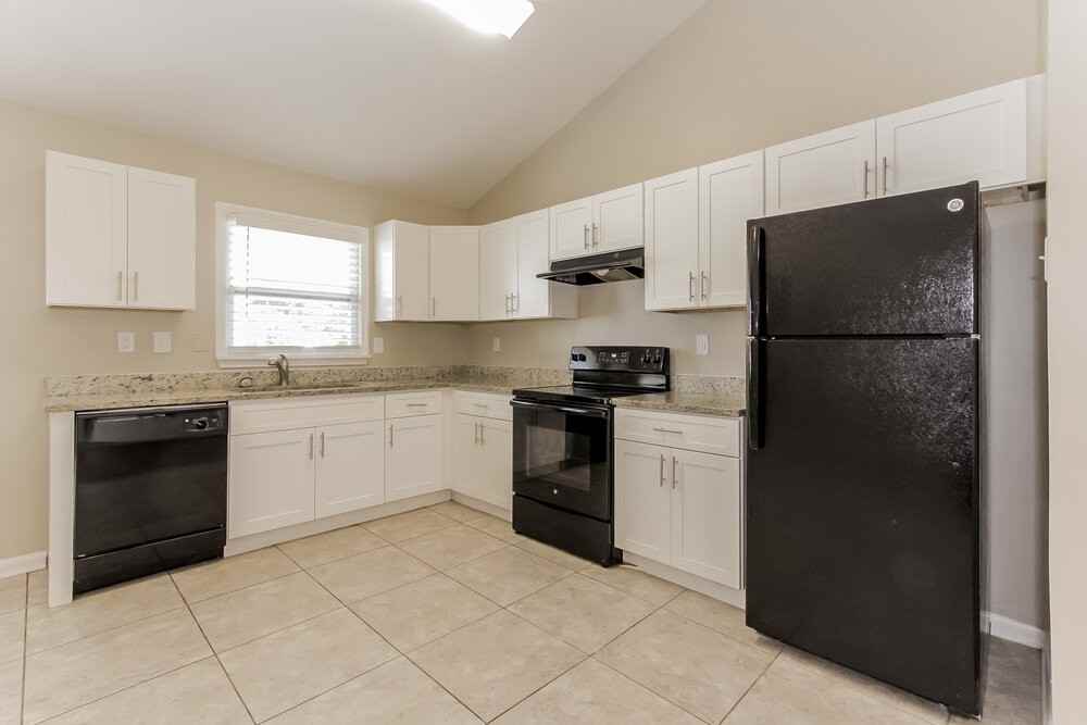5401 Venado St - Photo 6 of 16