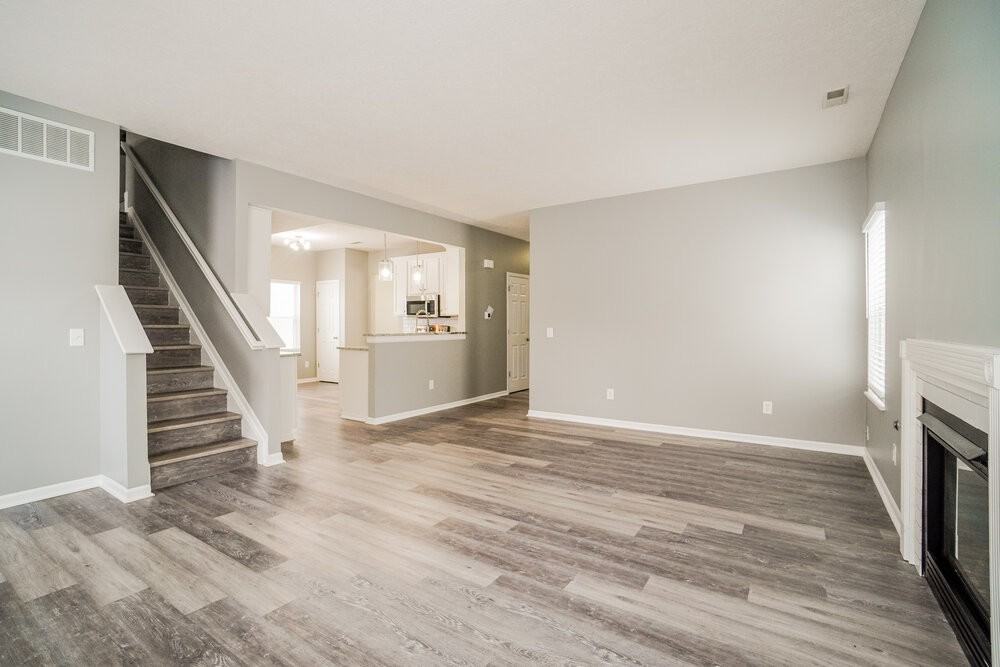 1924 Seaside Cir - Photo 4 of 17