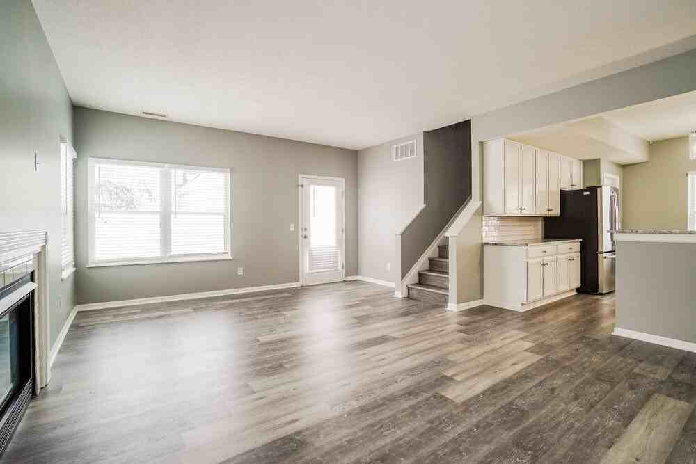 1924 Seaside Cir - Photo 5 of 17
