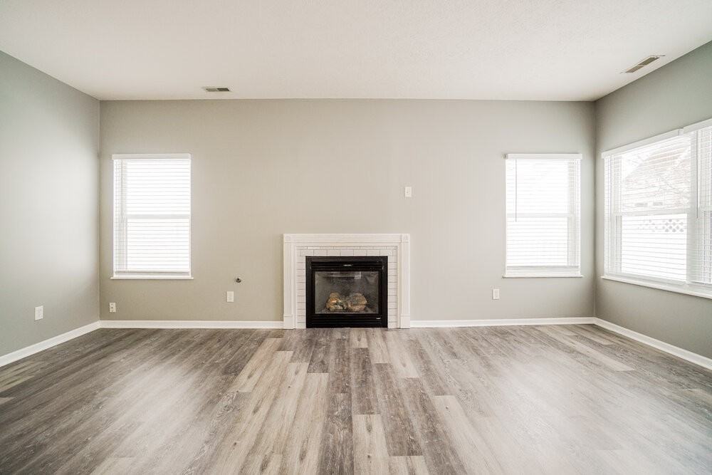 1924 Seaside Cir - Photo 6 of 17