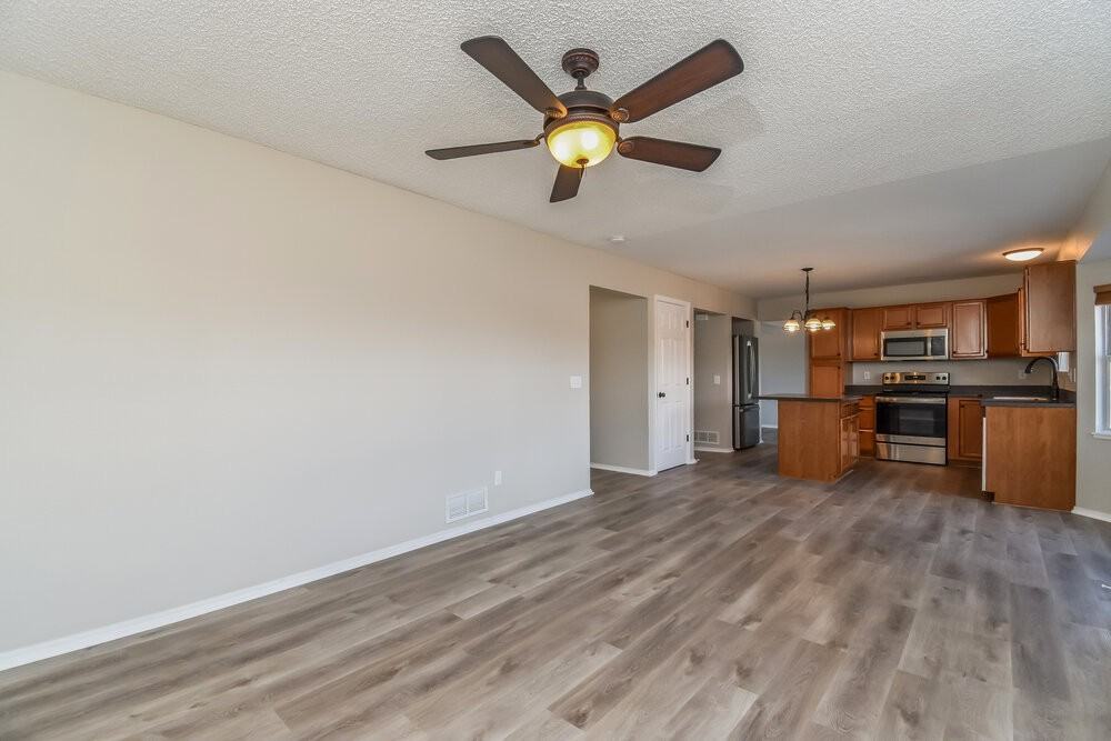 933 Daffodil St - Photo 6 of 18