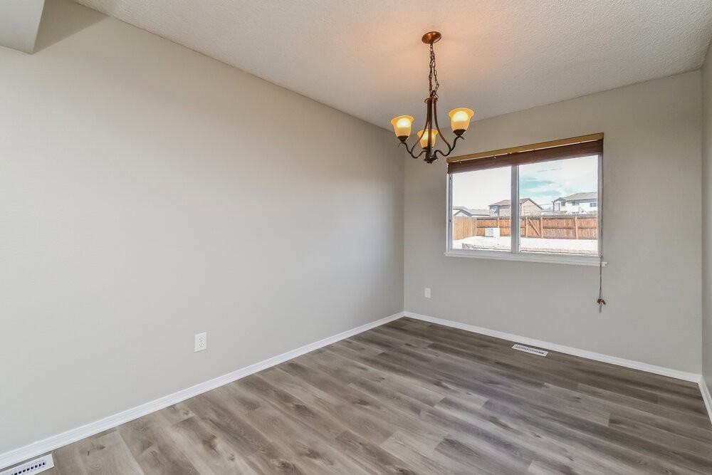 933 Daffodil St - Photo 7 of 18
