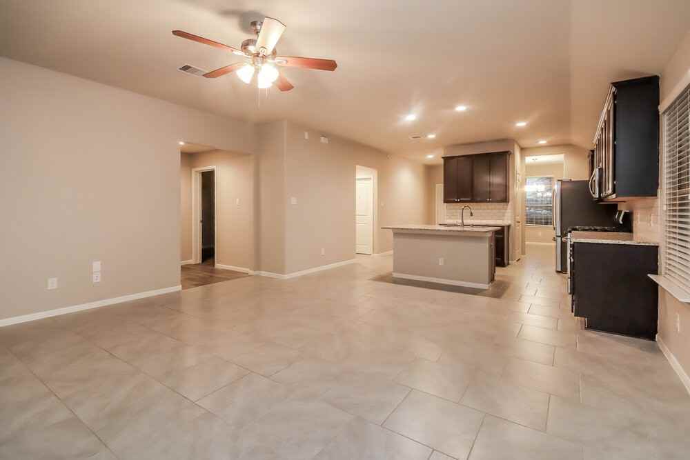 407 Ashley Falls Ln - Photo 4 of 16