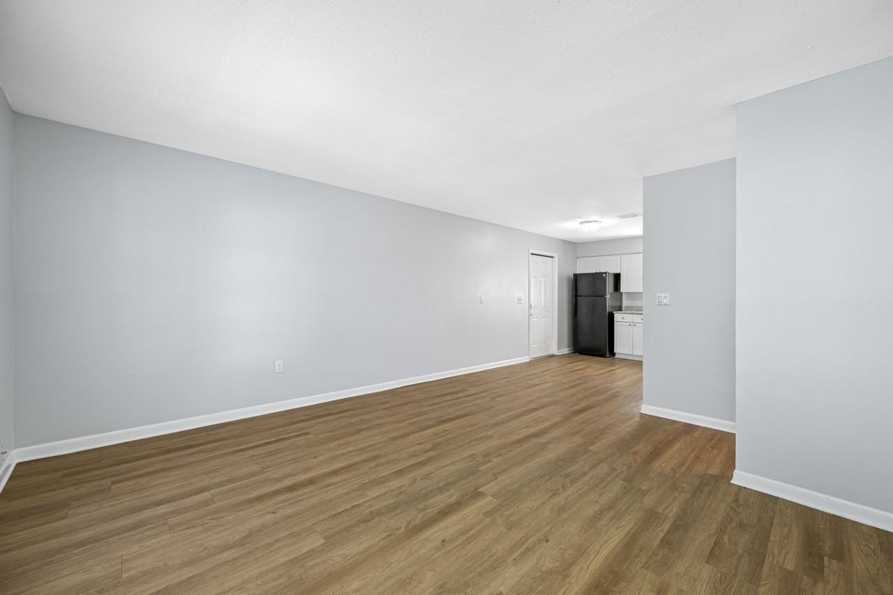 1308 W Waters Ave - Photo 3 of 32