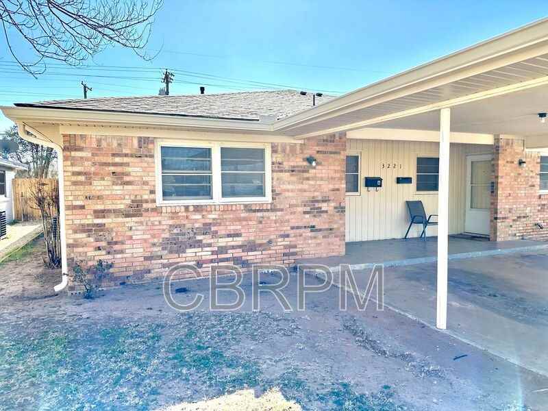 3221 33rd St - Photo 3 of 12