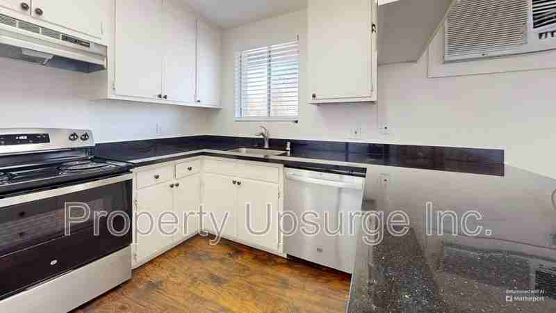 1625 Robinson St - Photo 2 of 13