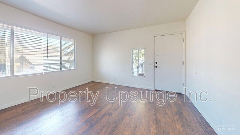 1625 Robinson St - Photo 5 of 13