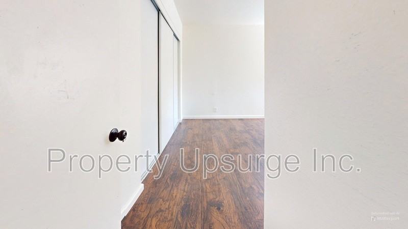 1625 Robinson St - Photo 7 of 13