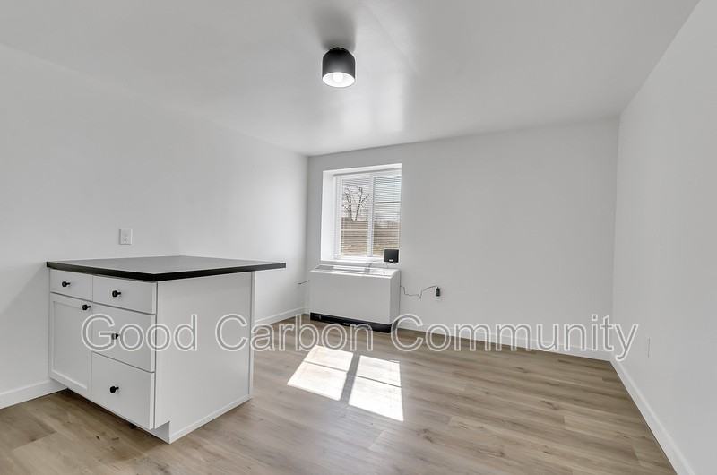 111 Porter Ave - Photo 3 of 24