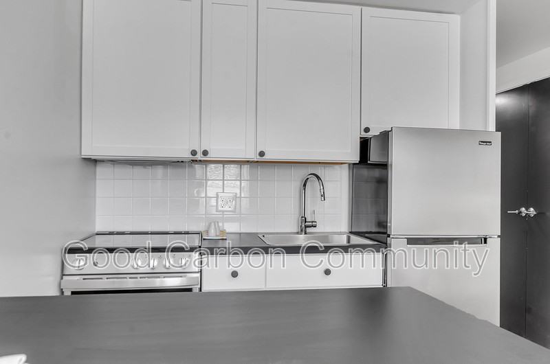 111 Porter Ave - Photo 4 of 24