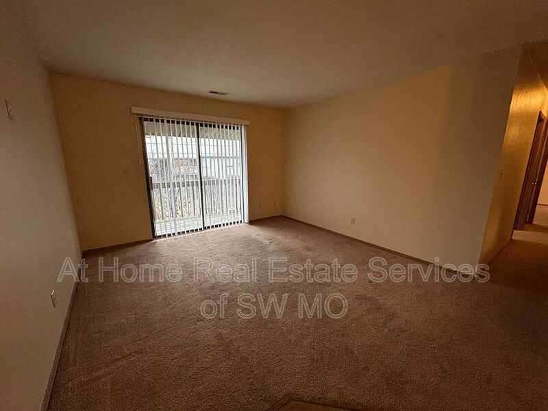730 E Bain St - Photo 2 of 11