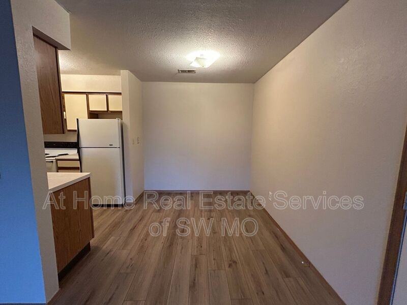 730 E Bain St - Photo 3 of 11