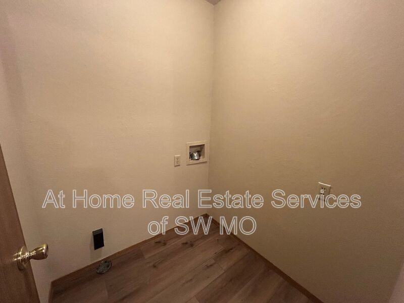 730 E Bain St - Photo 4 of 11