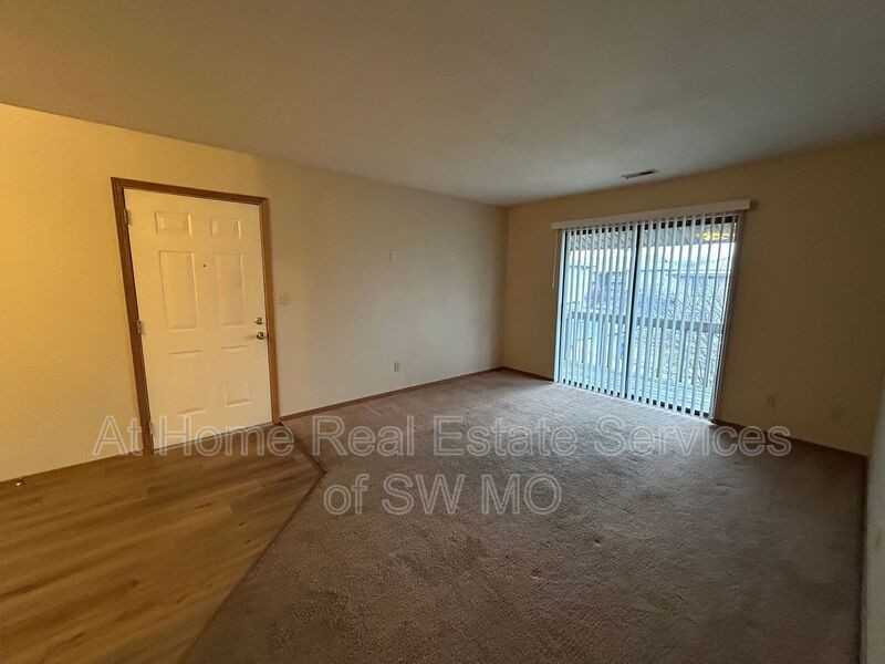 730 E Bain St - Photo 5 of 11